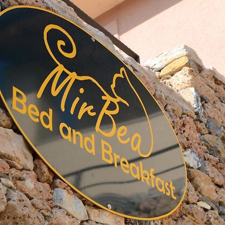 Mirbea Bed and Breakfast Cisano sul Neva Buitenkant foto