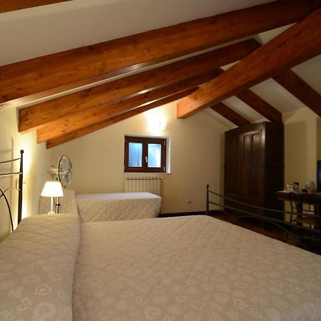 Mirbea Bed and Breakfast Cisano sul Neva Buitenkant foto