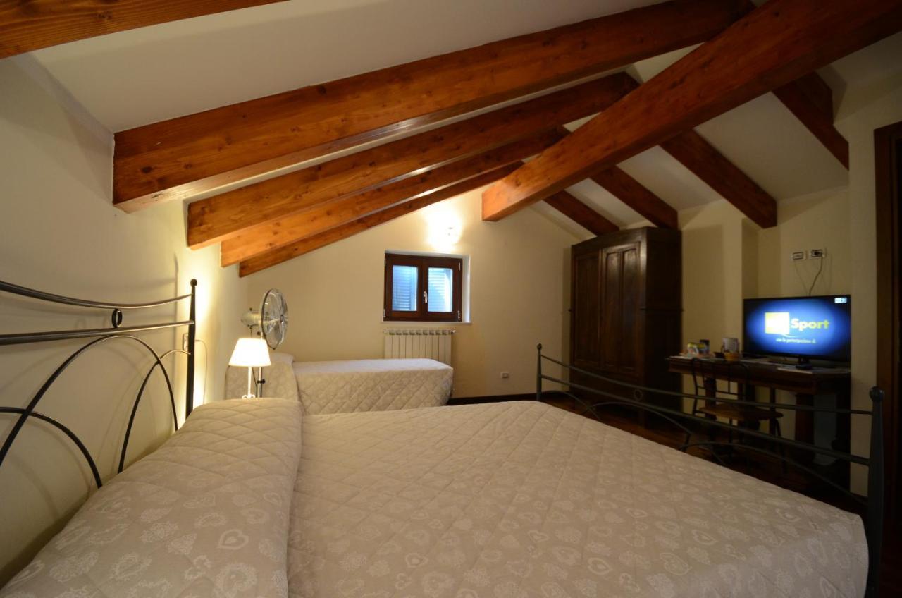 Mirbea Bed and Breakfast Cisano sul Neva Buitenkant foto